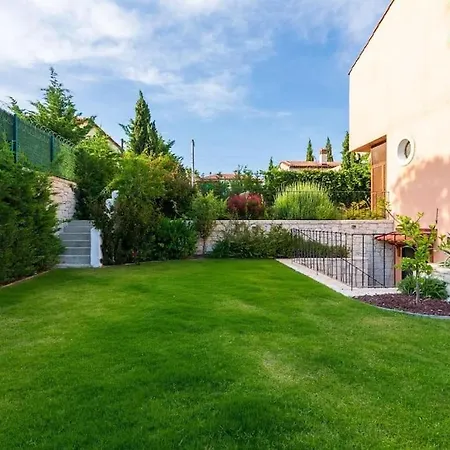 Viento Mansion Pool And Big Garden 빌라 *